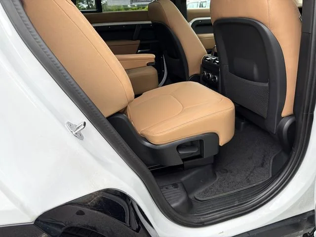 Used 2025 White Land Rover 130 P400 X-Dynamic SE image 15