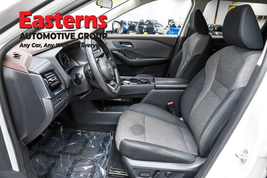 Used 2022 White Nissan SV image 14