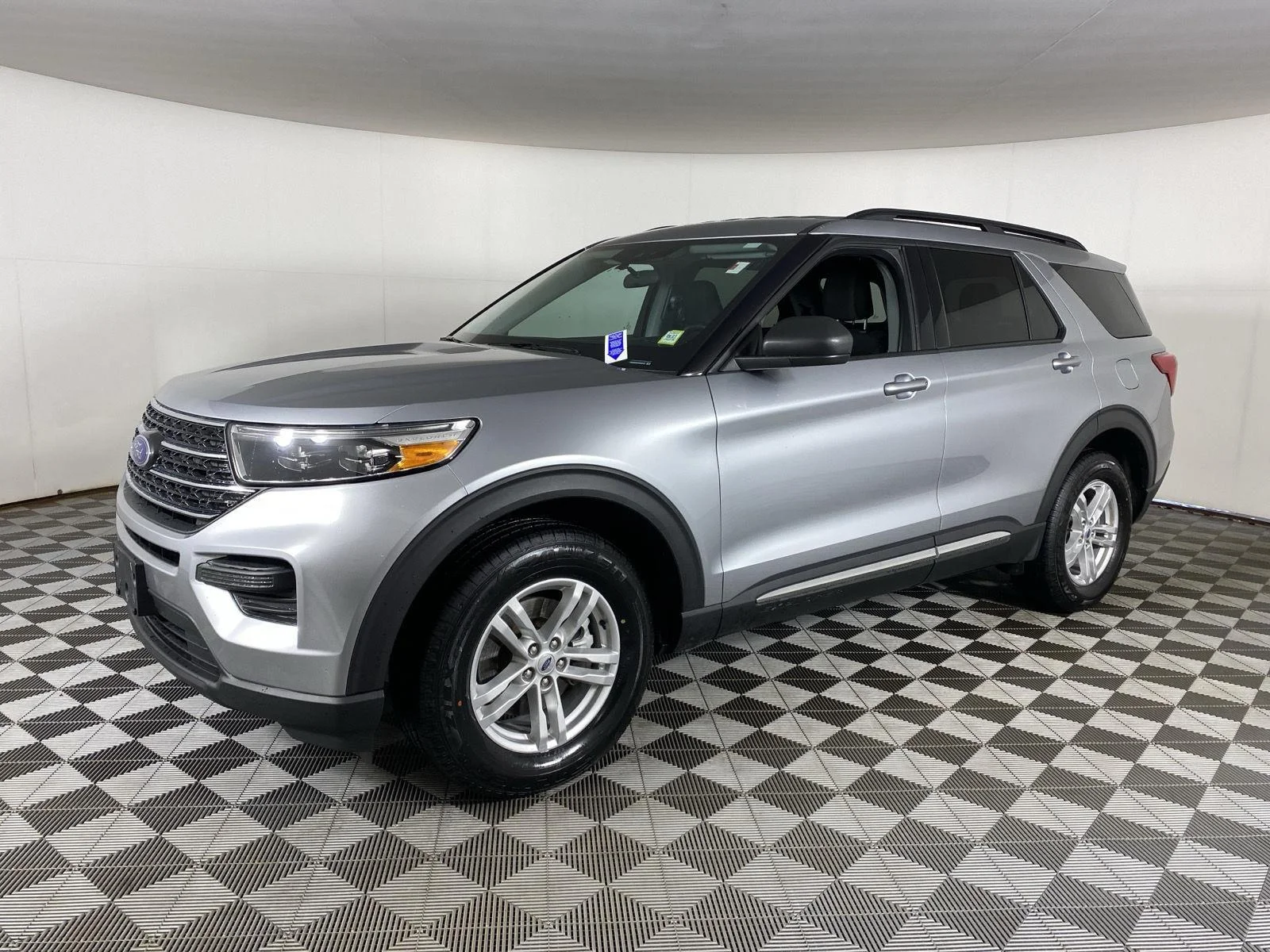 Used 2023 Iconic Silver Ford XLT image 6