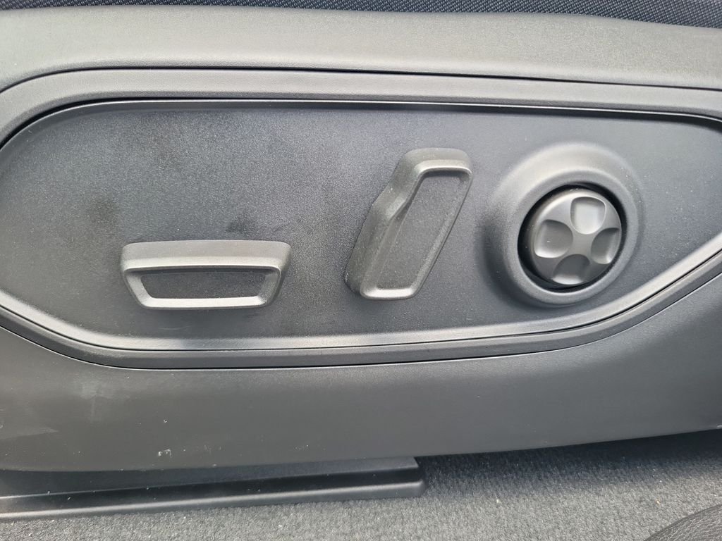 New 2026 Bright White Clear-Coat Exterior Paint Jeep Altitude image 22