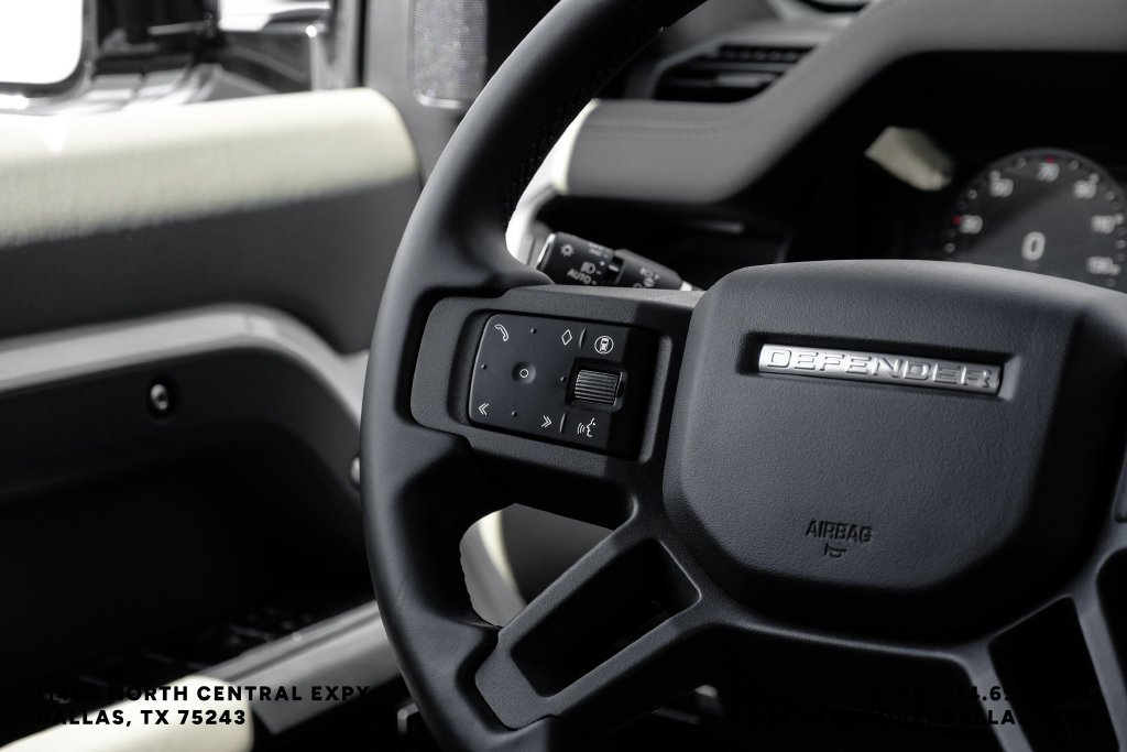 Used 2025 White Land Rover X-Dynamic SE image 20