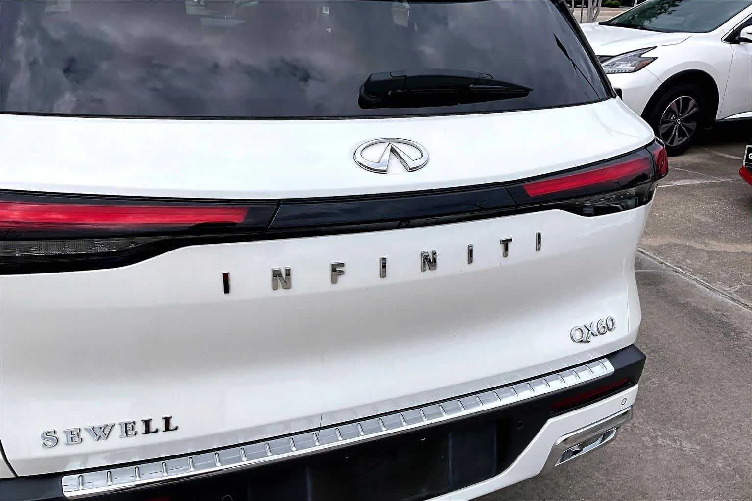 Used 2022 Majestic White/Black Obsidian INFINITI AUTOGRAPH image 30