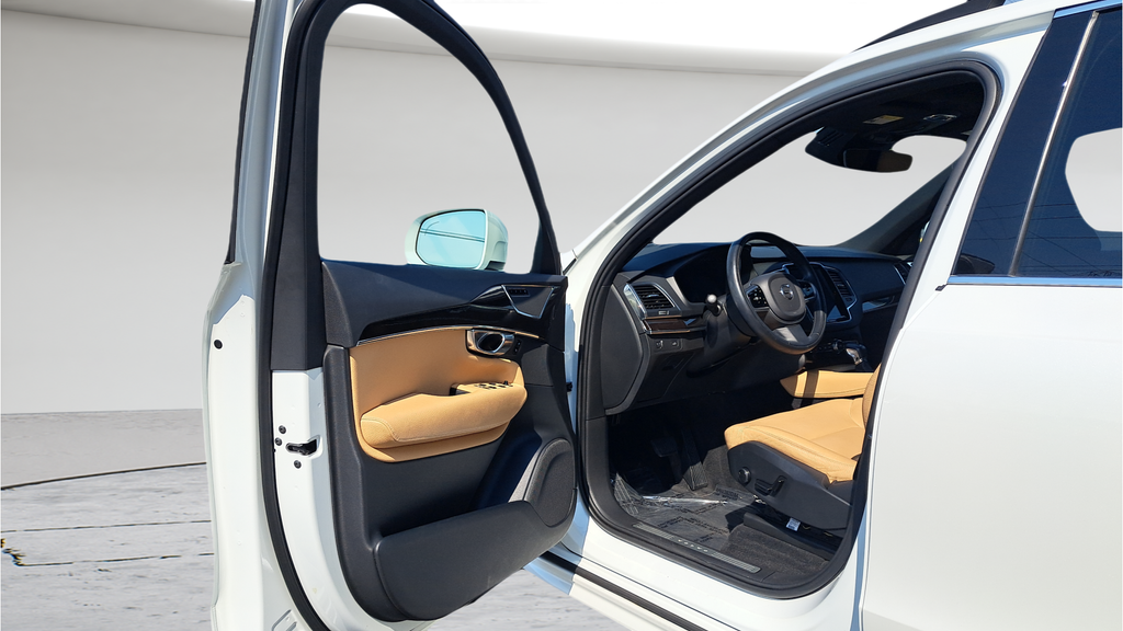 Used 2019 White Volvo T6 Momentum image 9