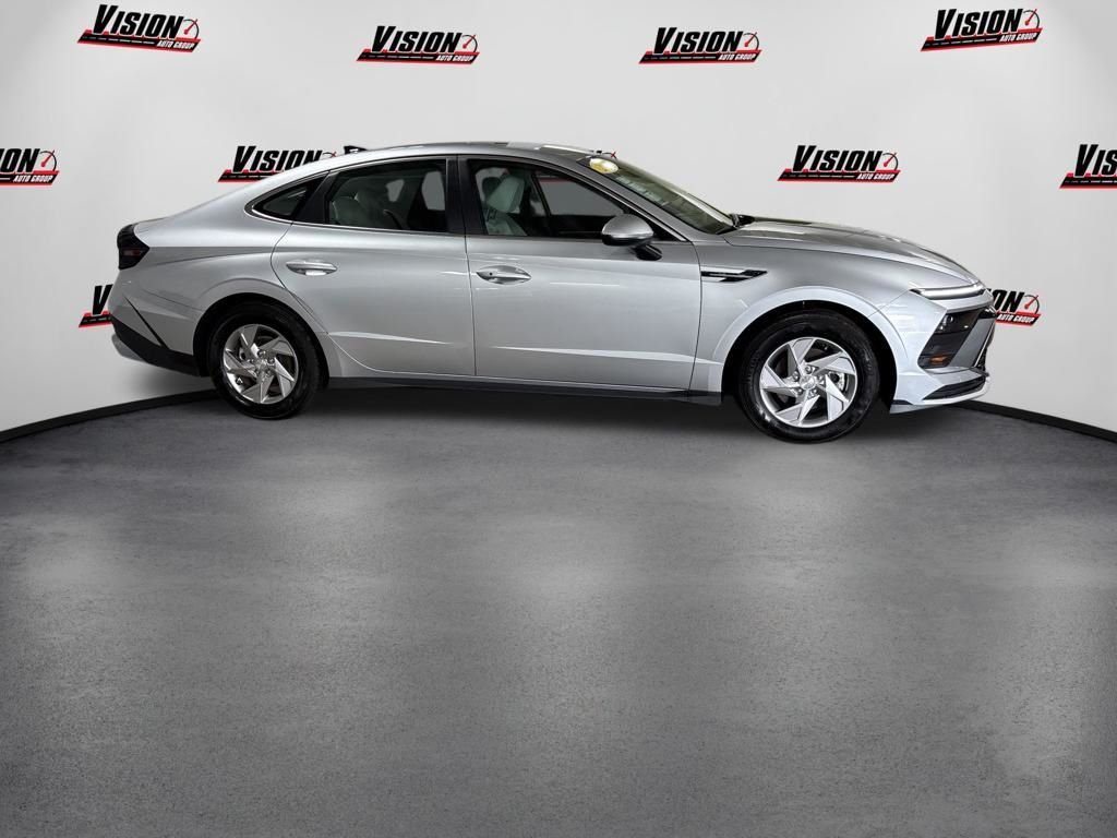 Certified Used 2025 Silver Hyundai SE image 4