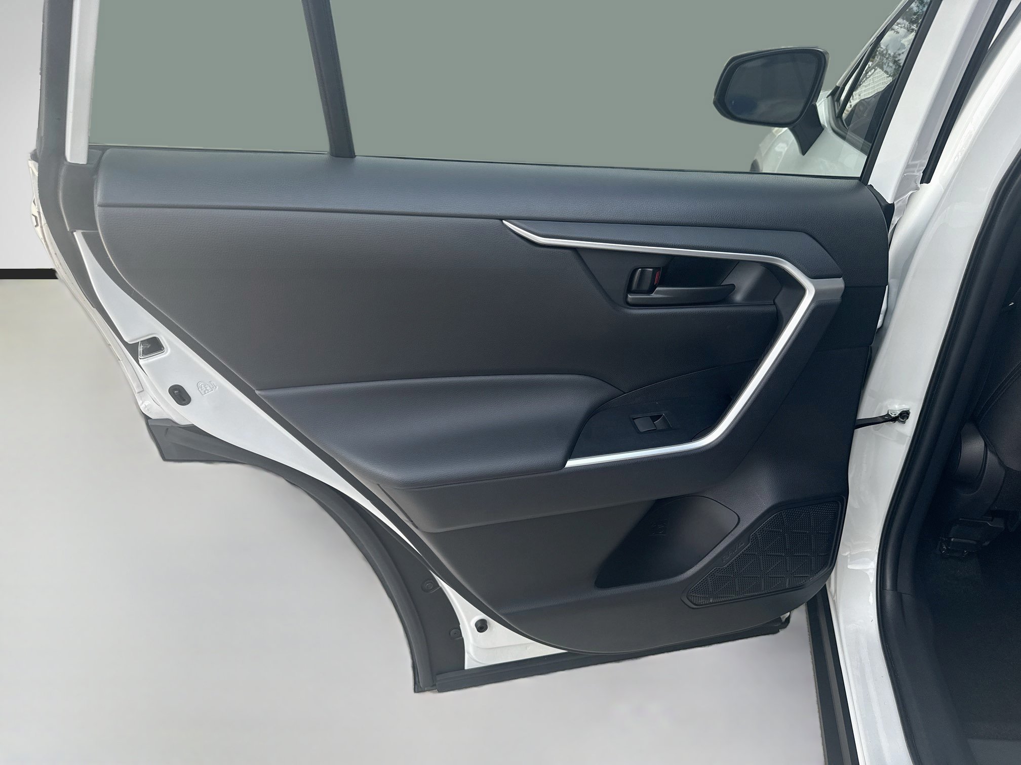 Used 2025 Ice Toyota LE image 23