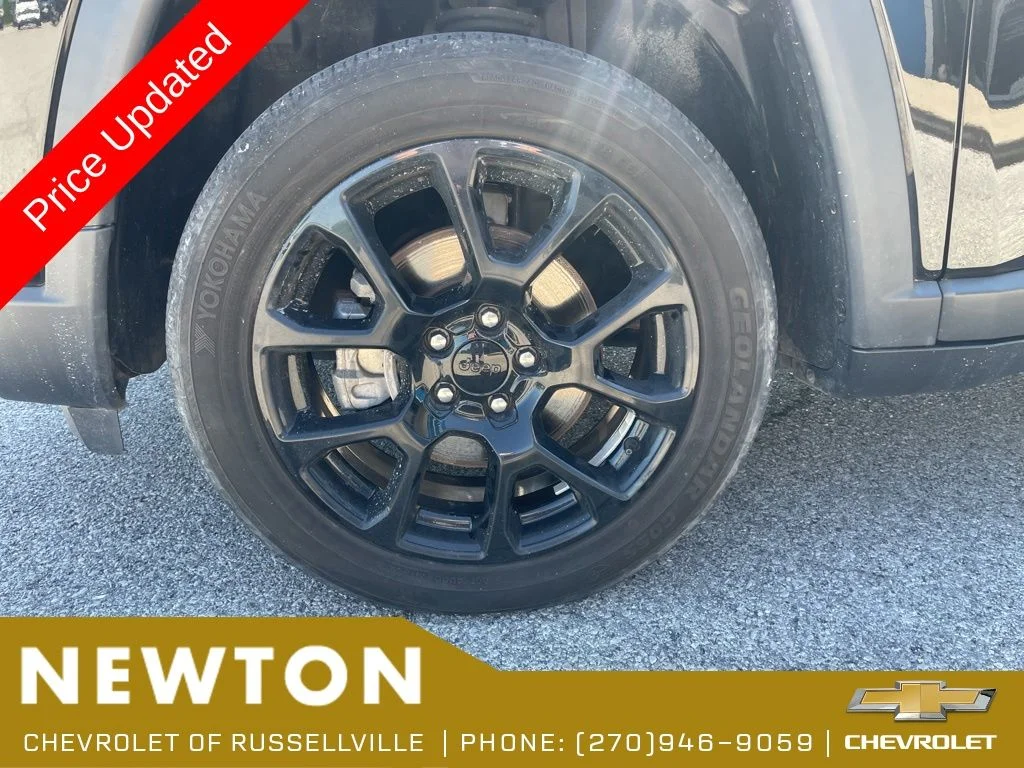 Used 2022 Diamond Black Jeep Latitude image 45