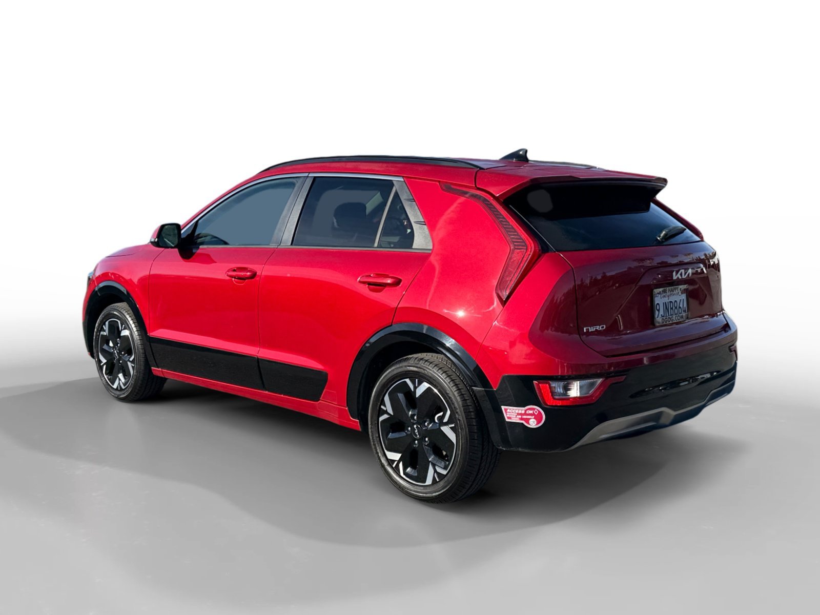 Used 2023 Red Kia Wind image 3