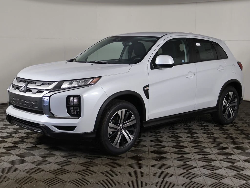 New 2027 White Mitsubishi 2.0 ES AWC image 5
