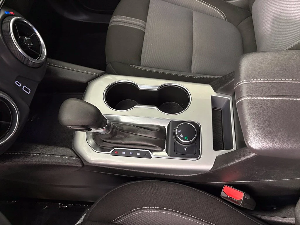 Used 2025 Summit White Chevrolet LT image 28
