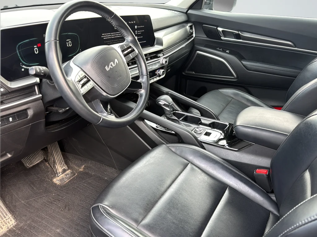 Used 2024 Black Kia LX image 9