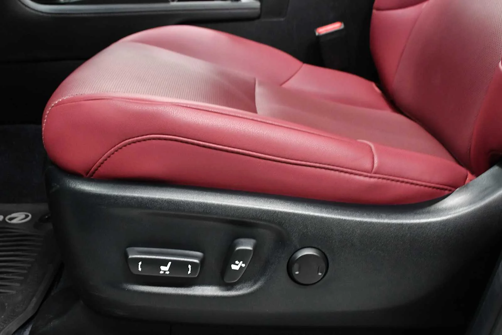 Certified Used 2022 Starfire Pearl Lexus Premium image 17