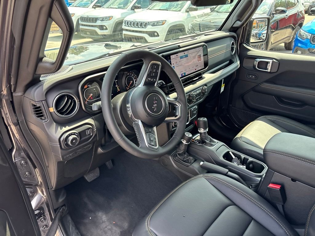 New 2027 Granite Crystal Metallic Clearcoat Jeep Sahara image 9
