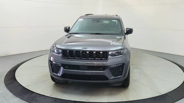 New 2026 Baltic Gray Metallic Clear-Coat Exterior Paint Jeep Limited image 2