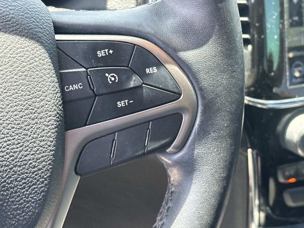 Used 2019 White Jeep Altitude image 23