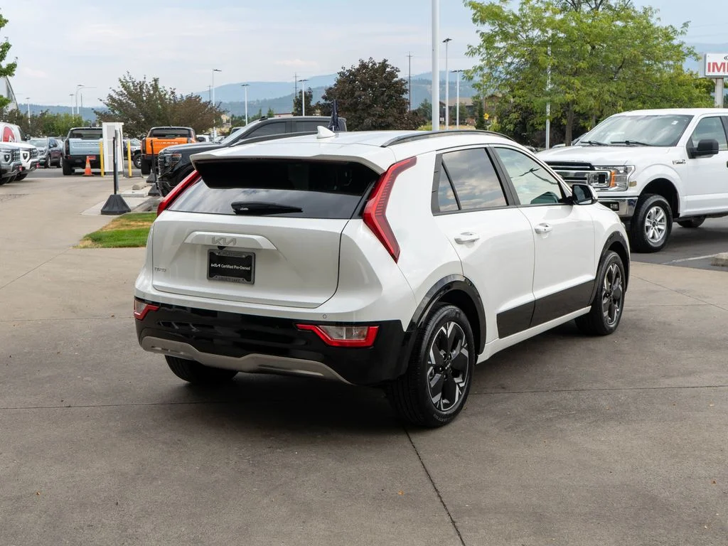 Certified Used 2024 White Kia Wind image 7