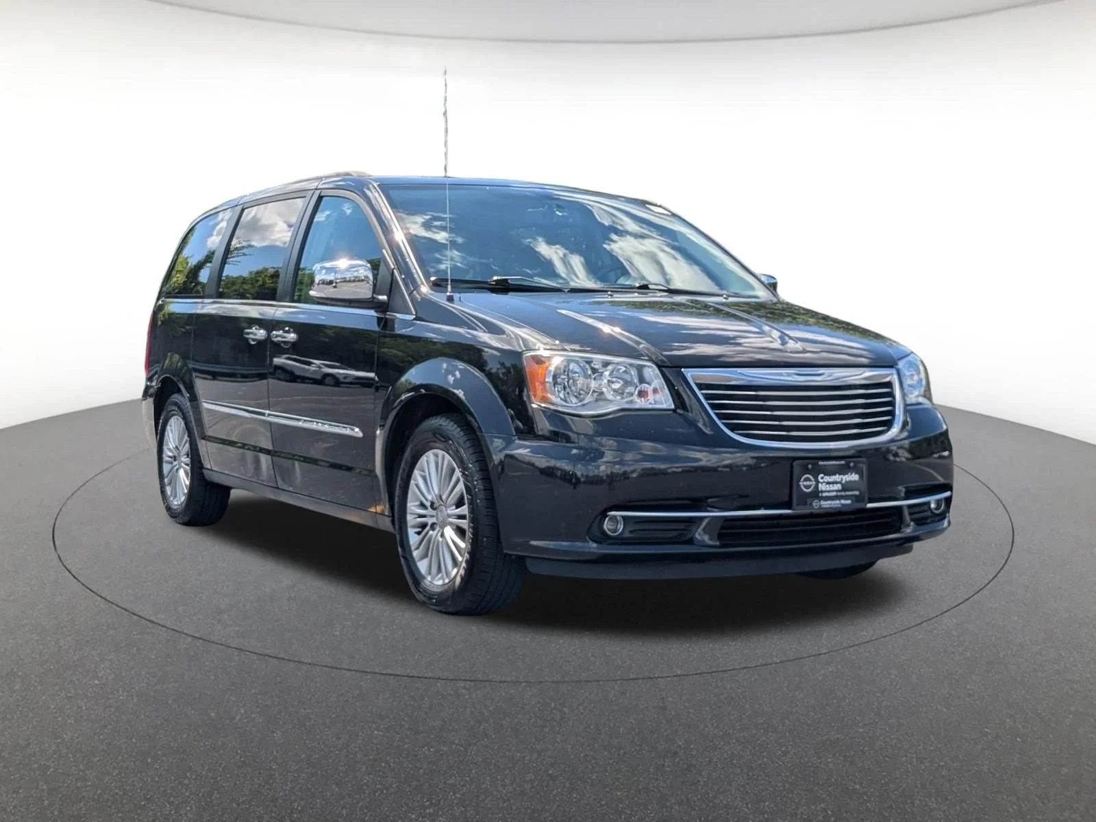 Used 2015 Brilliant Black Crystal Pearlcoat Chrysler Touring-L image 3