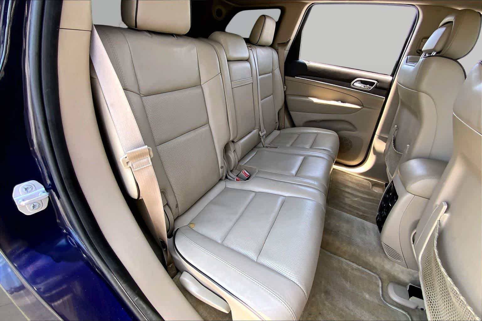 Used 2015 True Blue Pearlcoat Jeep Overland image 24
