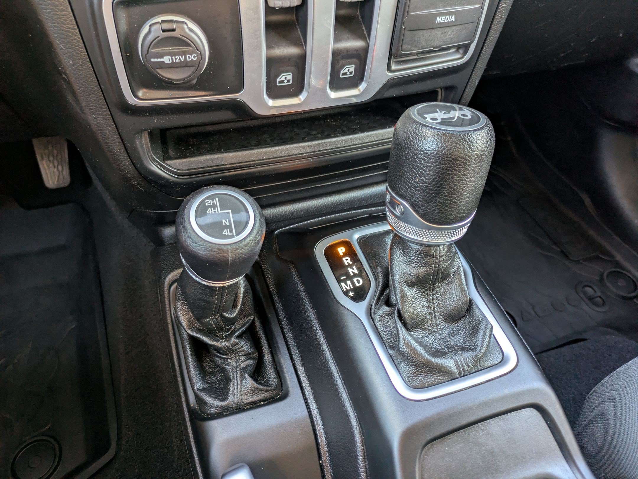 Used 2018 Granite Crystal Clearcoat Metallic Jeep Sport S image 25