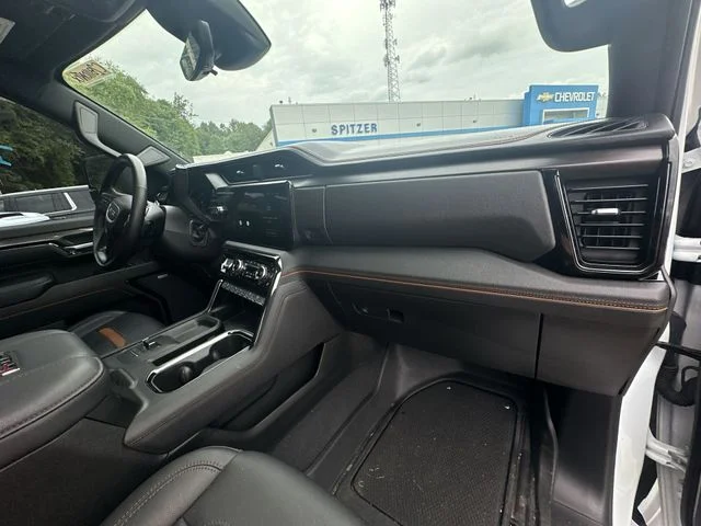 Used 2024 White GMC AT4 image 32