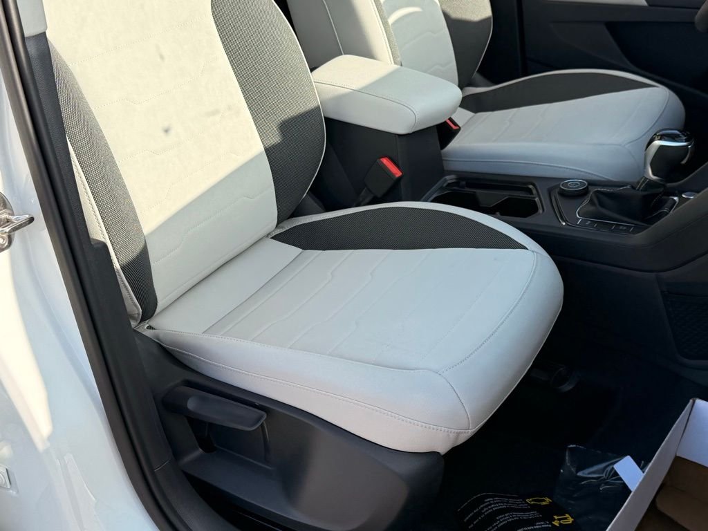 New 2026 Pure White Volkswagen 1.5T SE image 25
