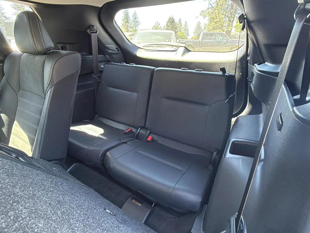 Used 2025 Gray Mitsubishi SE image 29