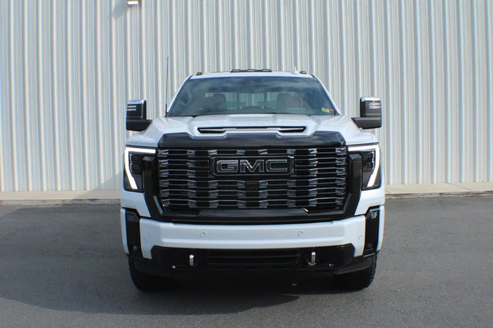 Certified Used 2026 Glacier White Tricoat GMC Denali Ultimate image 22