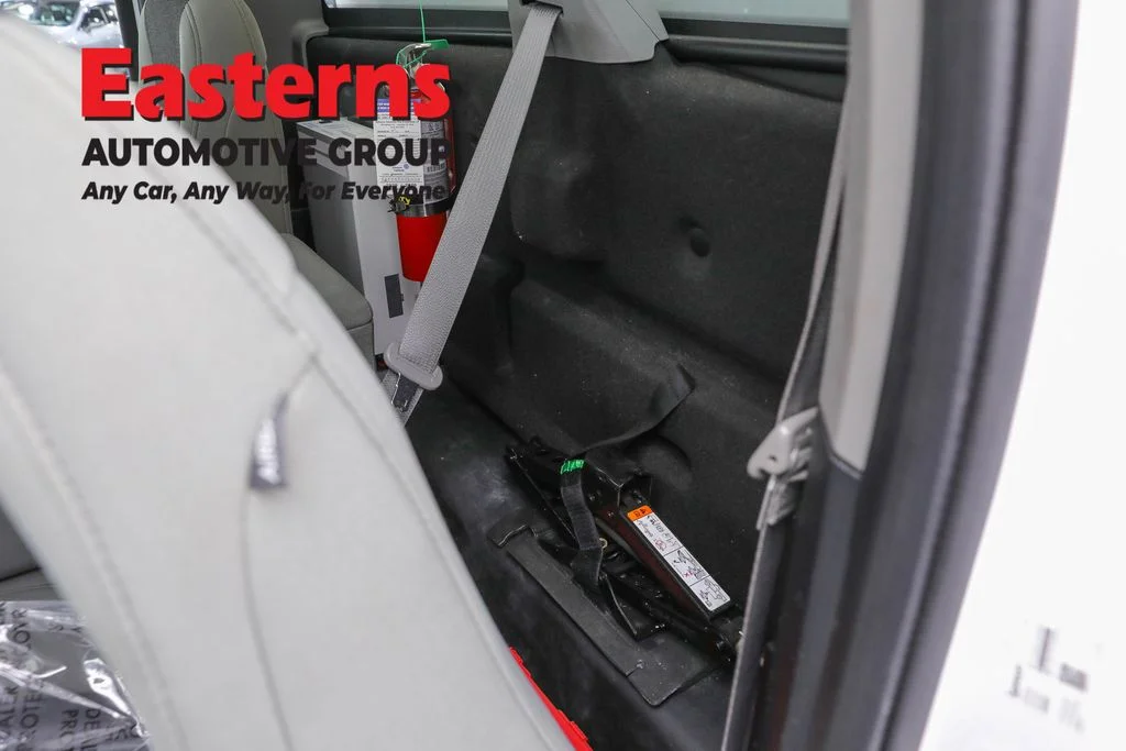 Used 2019 White Ford XL image 21