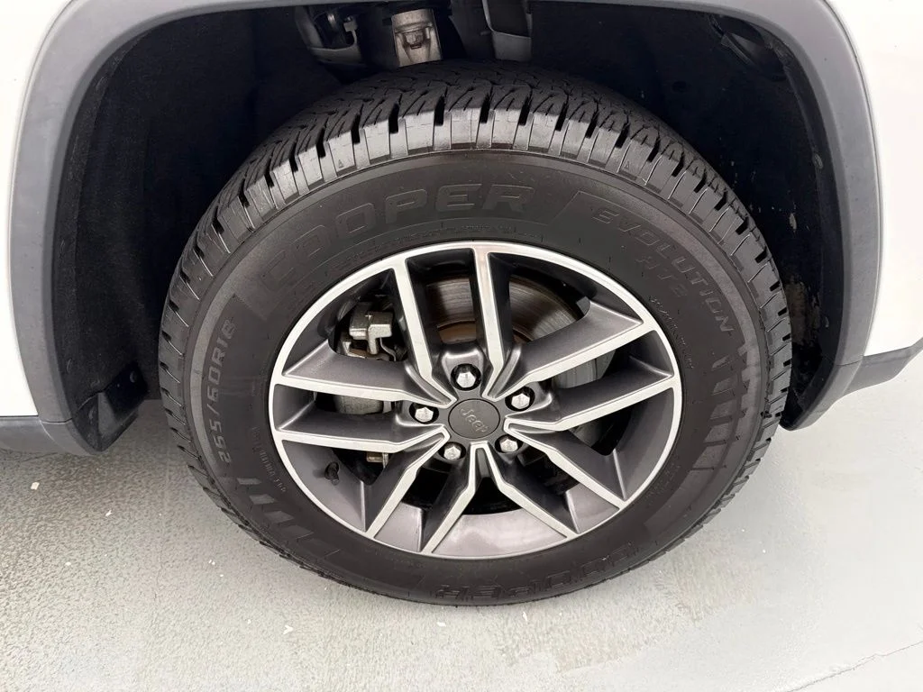 Used 2020 White Jeep Laredo E image 14