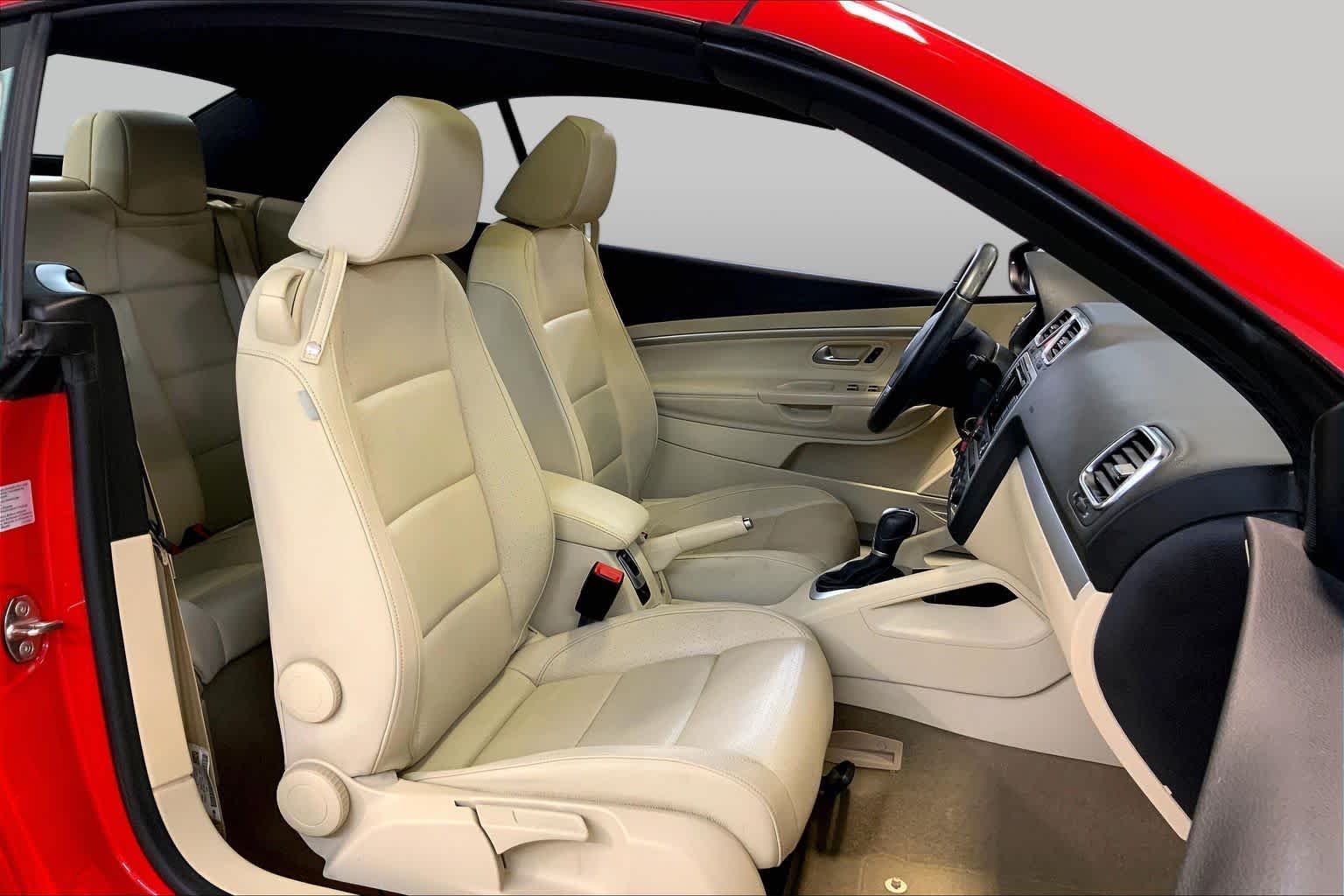 Used 2016 Flash Red Volkswagen Komfort image 9