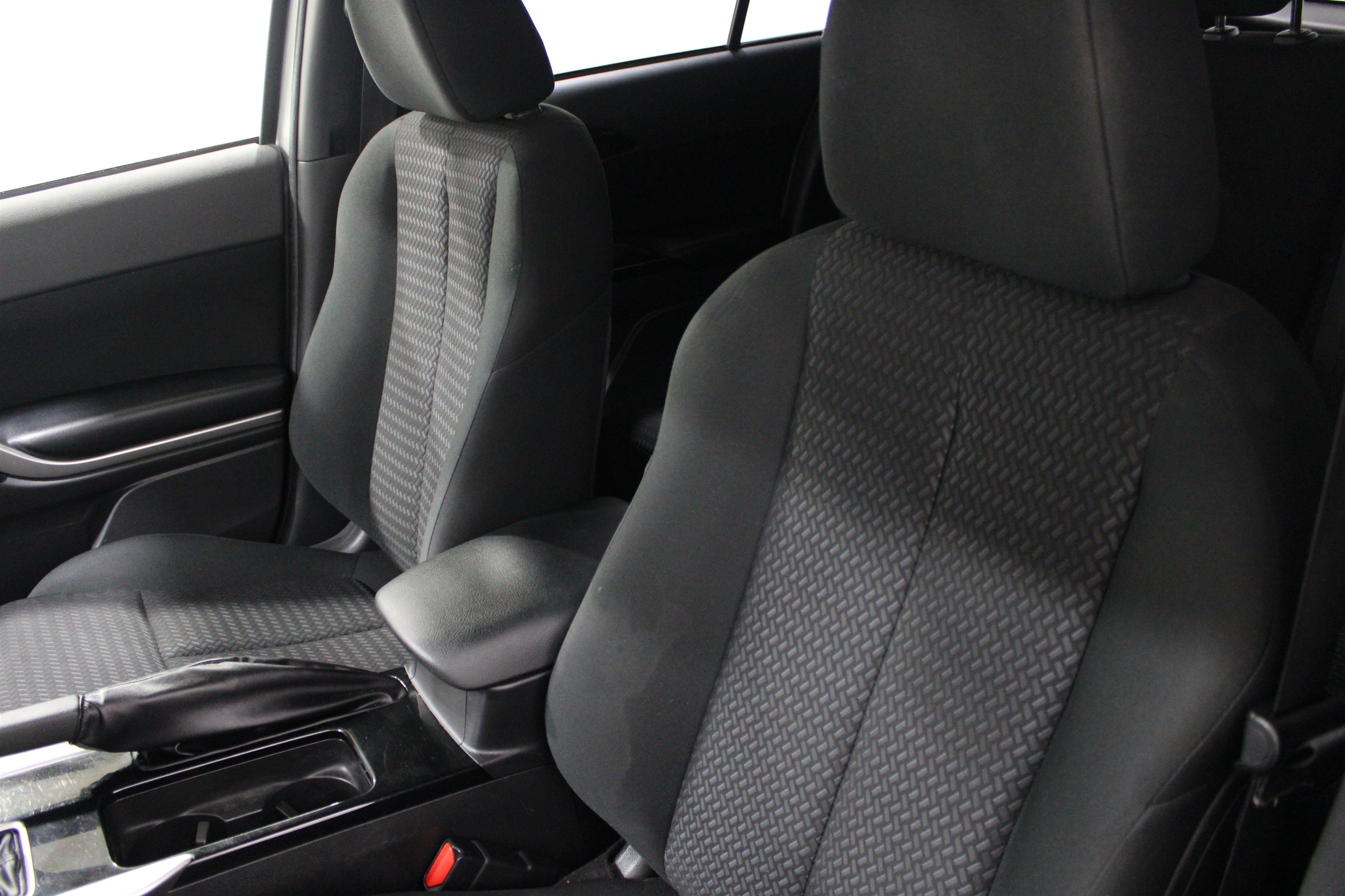 Used 2024 Alloy Silver Metallic Mitsubishi LE image 6