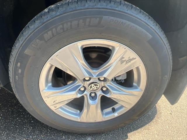 Certified Used 2023 SILVER SKY METALLIC Toyota  image 5