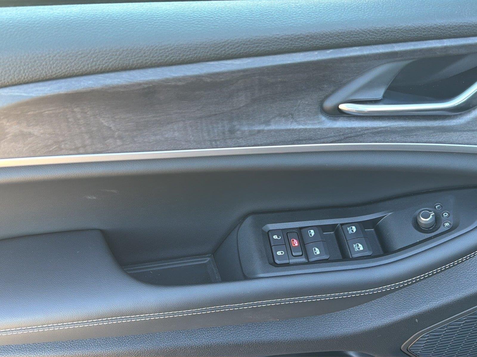 Used 2025  Jeep Limited image 23