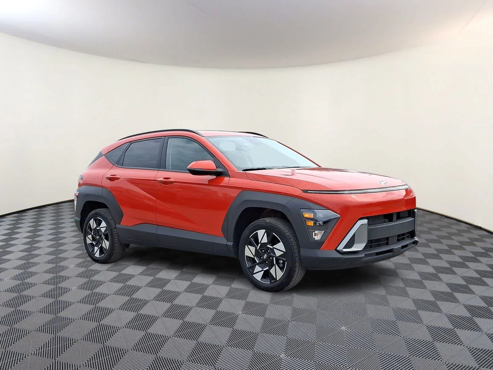 Used 2025 Soultronic Orange Pearl Hyundai SEL image 4