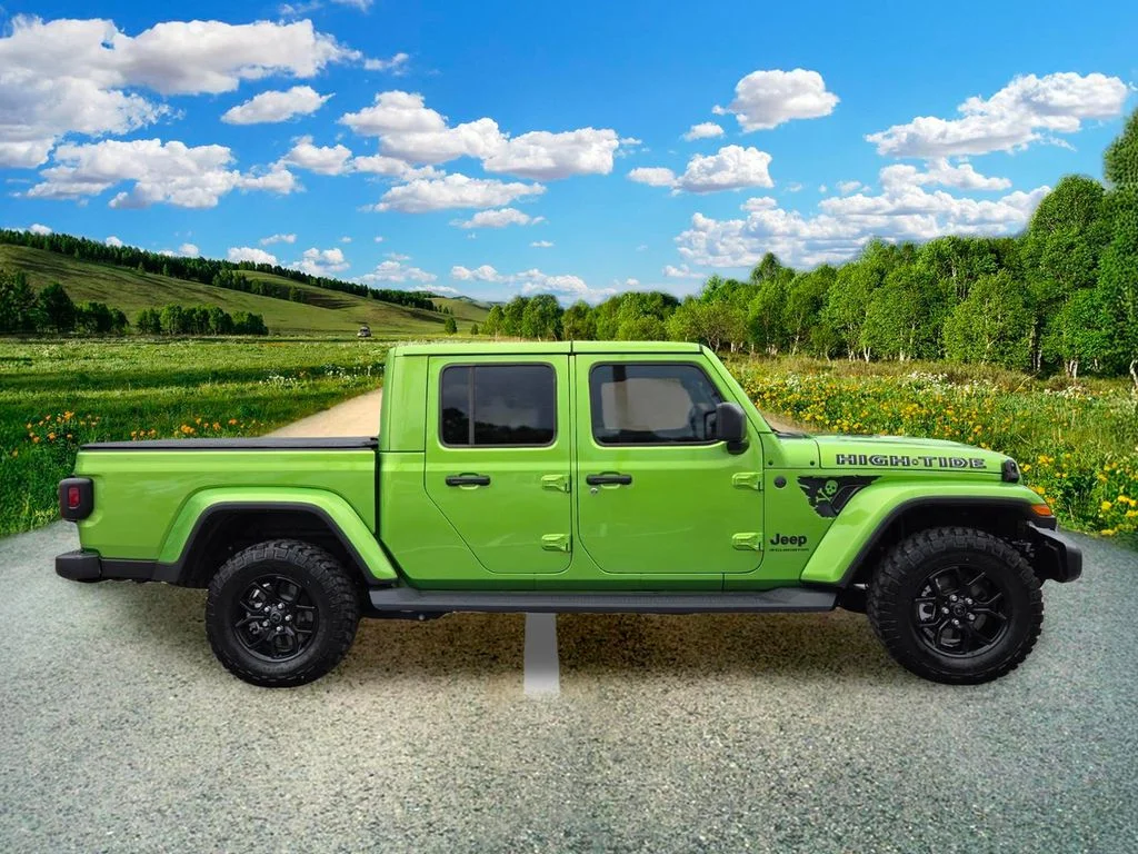 Certified Used 2025 Green Jeep High Tide image 7