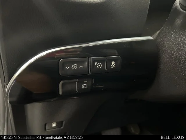 Used 2018 White Toyota Four Touring image 23
