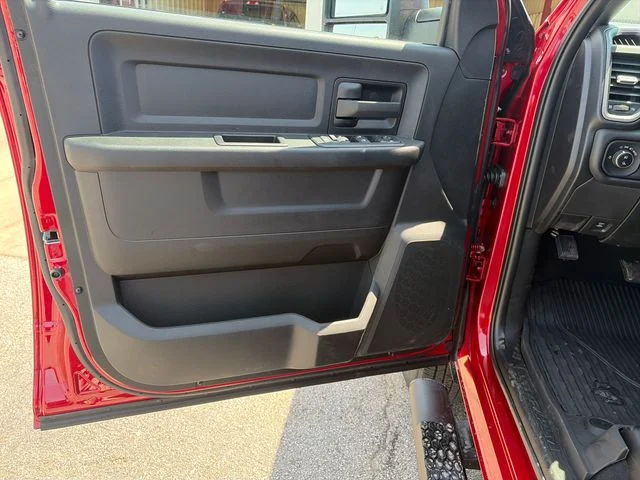 New 2026 Molten Red Pearl-Coat Exterior Paint RAM Tradesman image 10