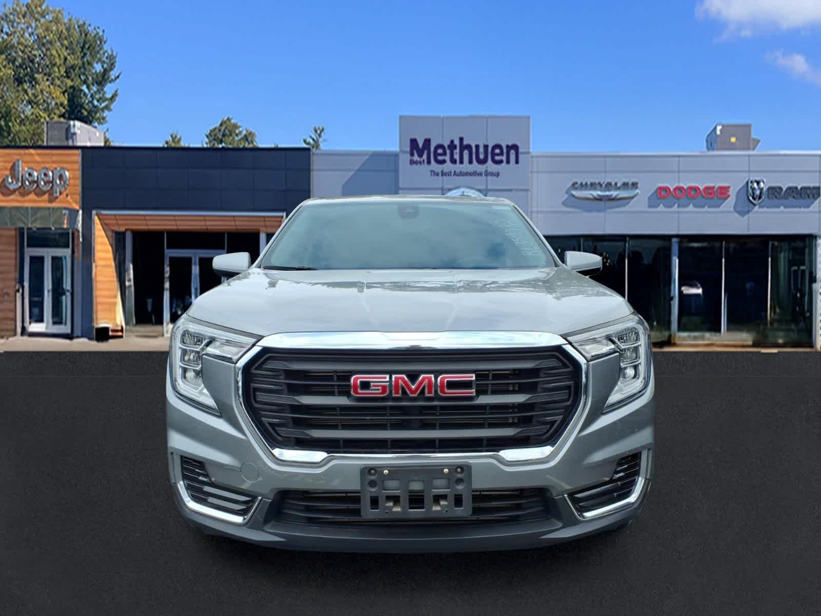 Used 2024 Sterling Metallic GMC SLE image 2