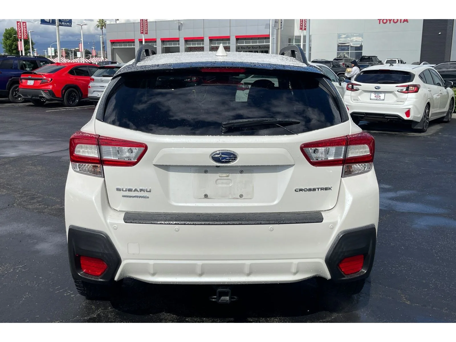 Used 2018 Crystal White Pearl Subaru Limited image 4