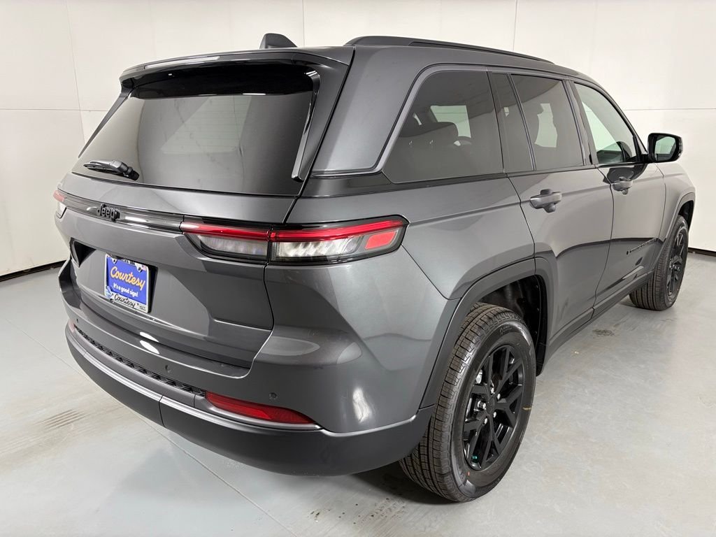 New 2026 Baltic Gray Metallic Clear-Coat Exterior Paint Jeep Altitude image 8