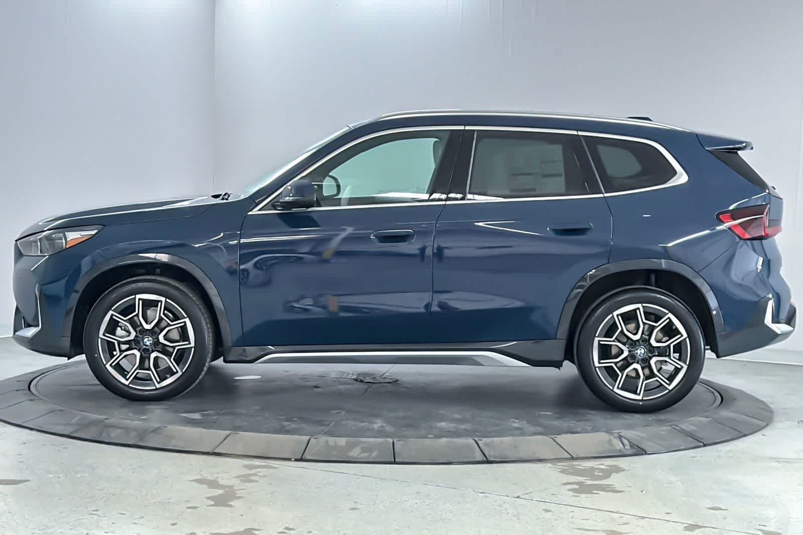New 2026 Night Dusk Blue Metallic BMW xDrive28i image 5