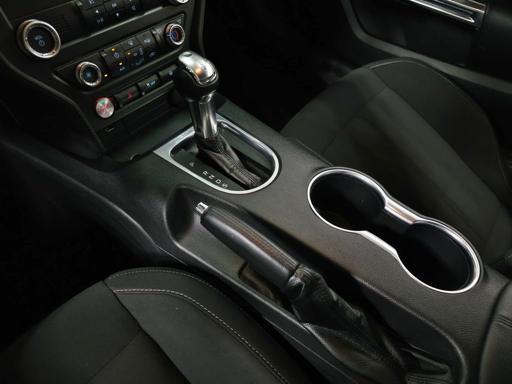Used 2019 Oxford White Ford GT image 27