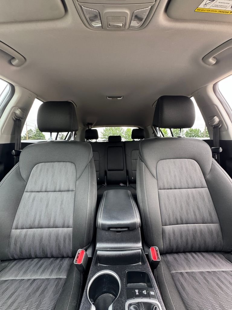 Used 2022 Snow White Pearl Kia LX image 22