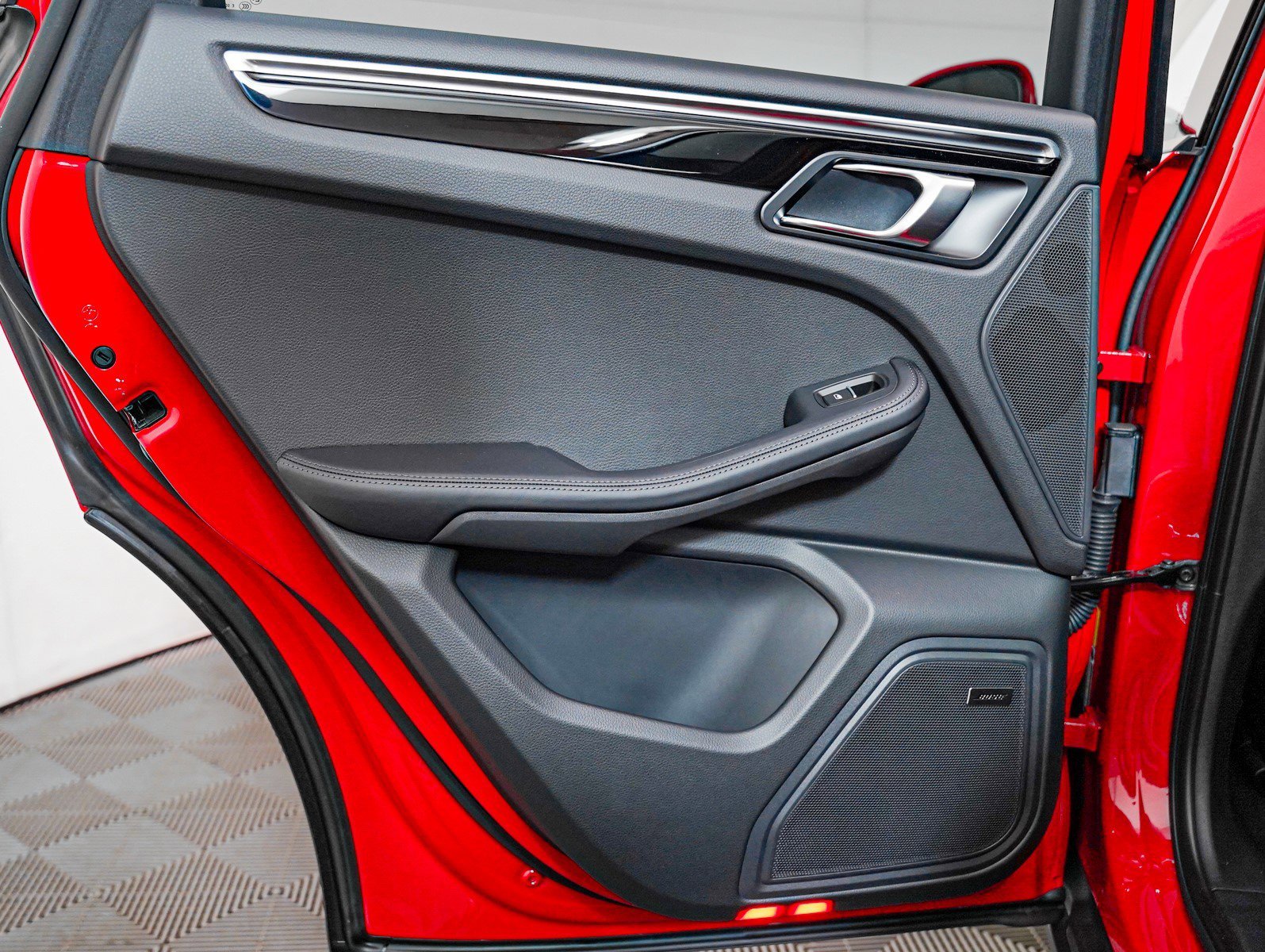 2025 Porsche Macan - Photo 27