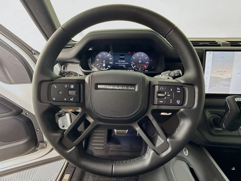 Certified Used 2025 Fuji White Land Rover V8 image 12
