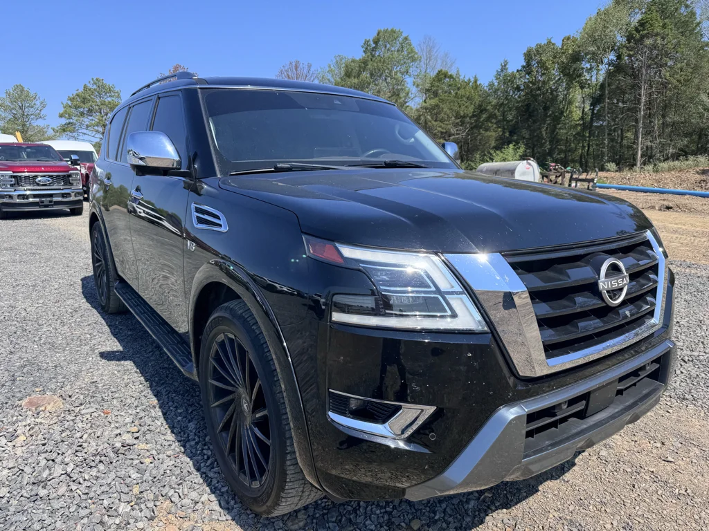 Used 2021 Super Black Nissan Platinum image 3