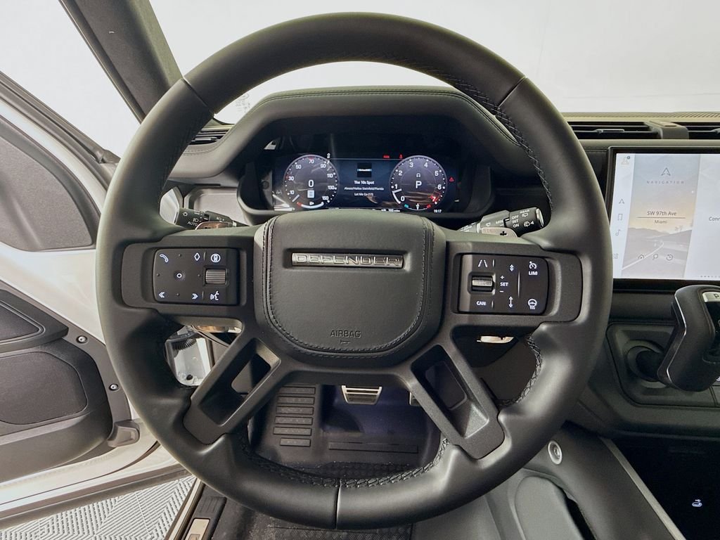 2025 Land Rover Defender V8 - Photo 12