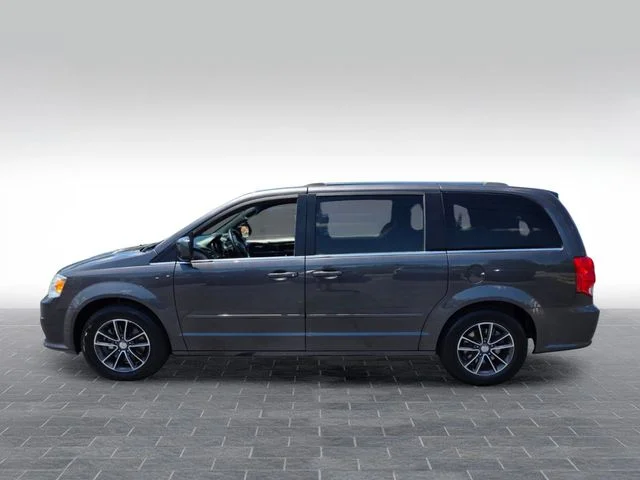 Used 2017 Gray Dodge SXT image 4