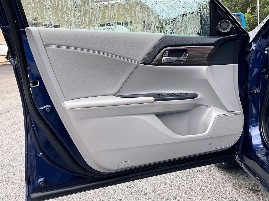 Used 2017 Obsidian Blue Pearl Honda EX image 9