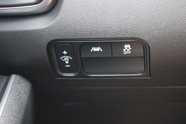 Used 2022 Red Kia S image 19