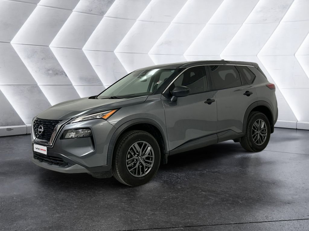 Used 2023 Gray Nissan S image 3